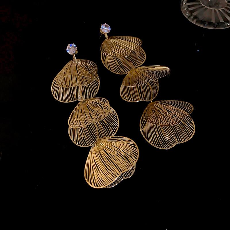 Silver Needle Diamond Flower Fringed Earrings European and American Exaggerated Temperament Earrings Personality Fashion Design Earrings Women
Silver Needle Diamond Flower Fringed Earrings European and American Exaggerated Temperament Earrings Personality Fashion Design Earrings Women