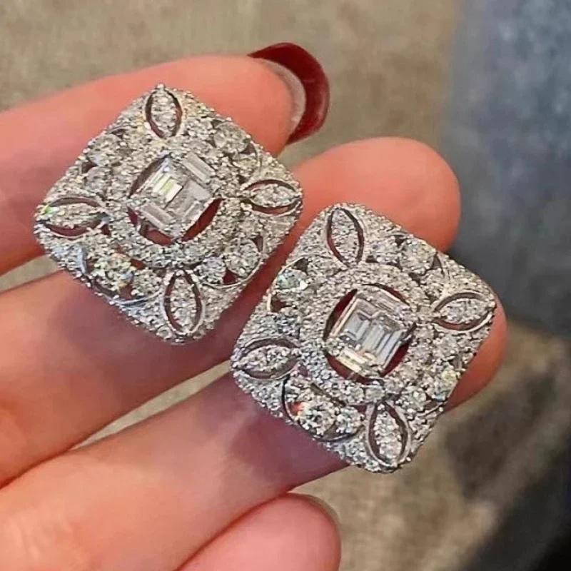 Huitan Новые серьги-пусеты с полым дизайном, Ослепительные серьги с кубическим цирконием, Очаровательные аксессуары для ушей для женщин, Нежные ювелирные изделия для свадебной вечеринки
Huitan Новые серьги-пусеты с полым дизайном, Ослепительные серьги с кубическим цирконием, Очаровательные аксессуары для ушей для женщин, Нежные ювелирные изделия для свадебной вечеринки