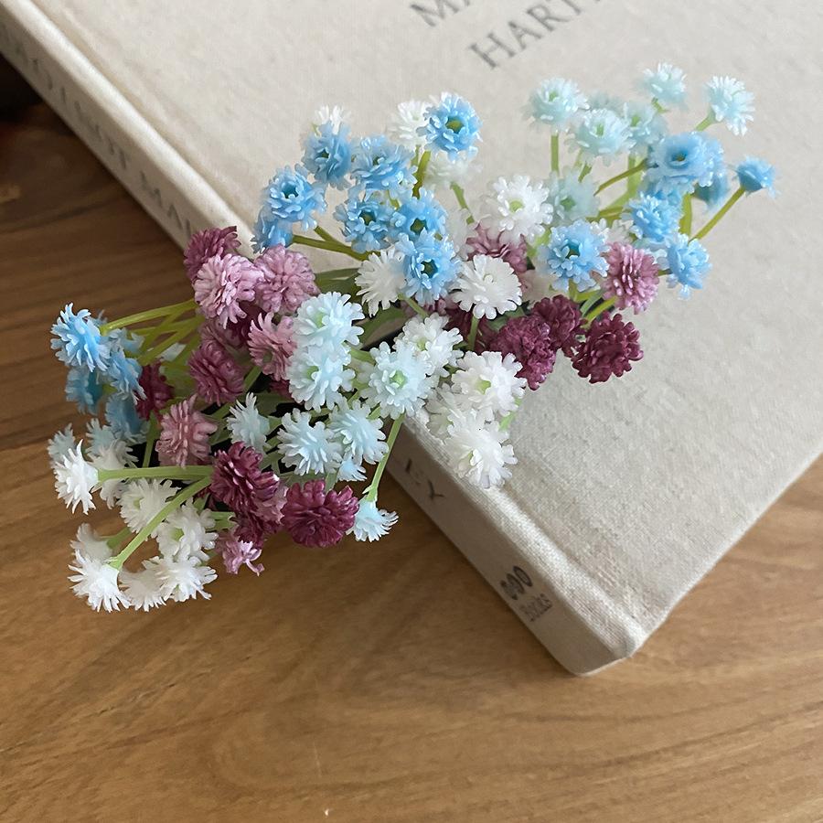 Liu Yifei s dinner party has the same acrylic flower cluster hairpin, exquisite and elegant temperament, duckbill clip hair accessories.
Liu Yifei s dinner party has the same acrylic flower cluster hairpin, exquisite and elegant temperament, duckbill clip hair accessories.