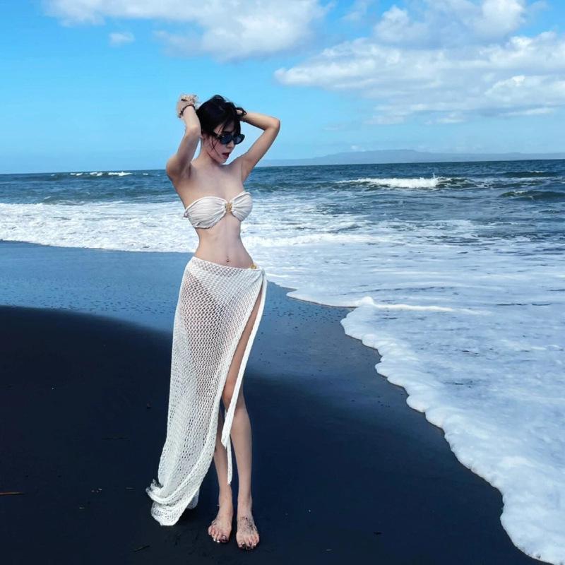 Women s Bikini Swimsuit with Metal Buckle, European & American Style, with Chest Pad, B Buckle Design, Ins Style. L
Women s Bikini Swimsuit with Metal Buckle, European & American Style, with Chest Pad, B Buckle Design, Ins Style. L
