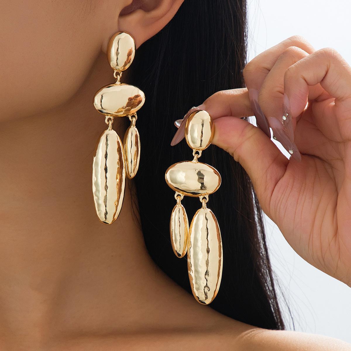 Модні сережки-краплі для жіночих прикрас золотий
Модні сережки-краплі для жіночих прикрас золотий