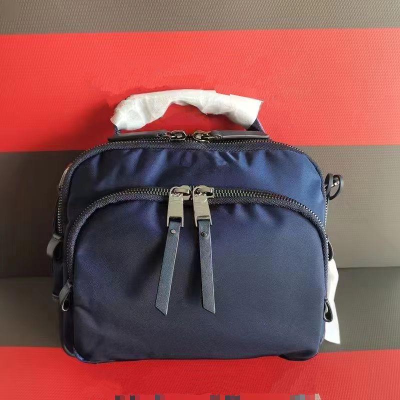 Voyageur Series Ballistic Nylon Women s Lightweight Crossbody Bag - Troy Model темно-синього кольору
Voyageur Series Ballistic Nylon Women s Lightweight Crossbody Bag - Troy Model темно-синього кольору