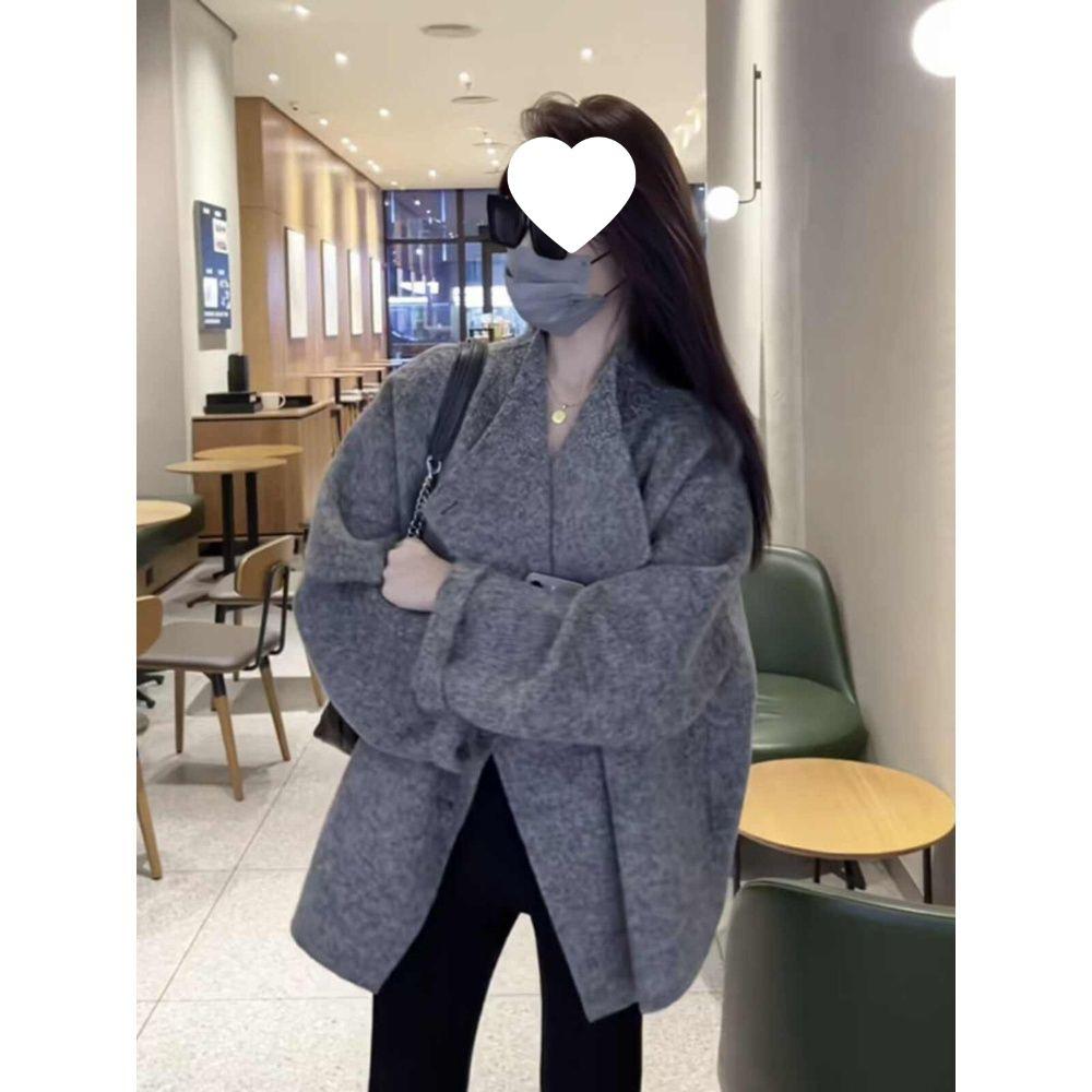 Petite Stylish Wool Coat - Chic, Unique Short Jacket for Autumn and Winter M сірий колір
Petite Stylish Wool Coat - Chic, Unique Short Jacket for Autumn and Winter M сірий колір