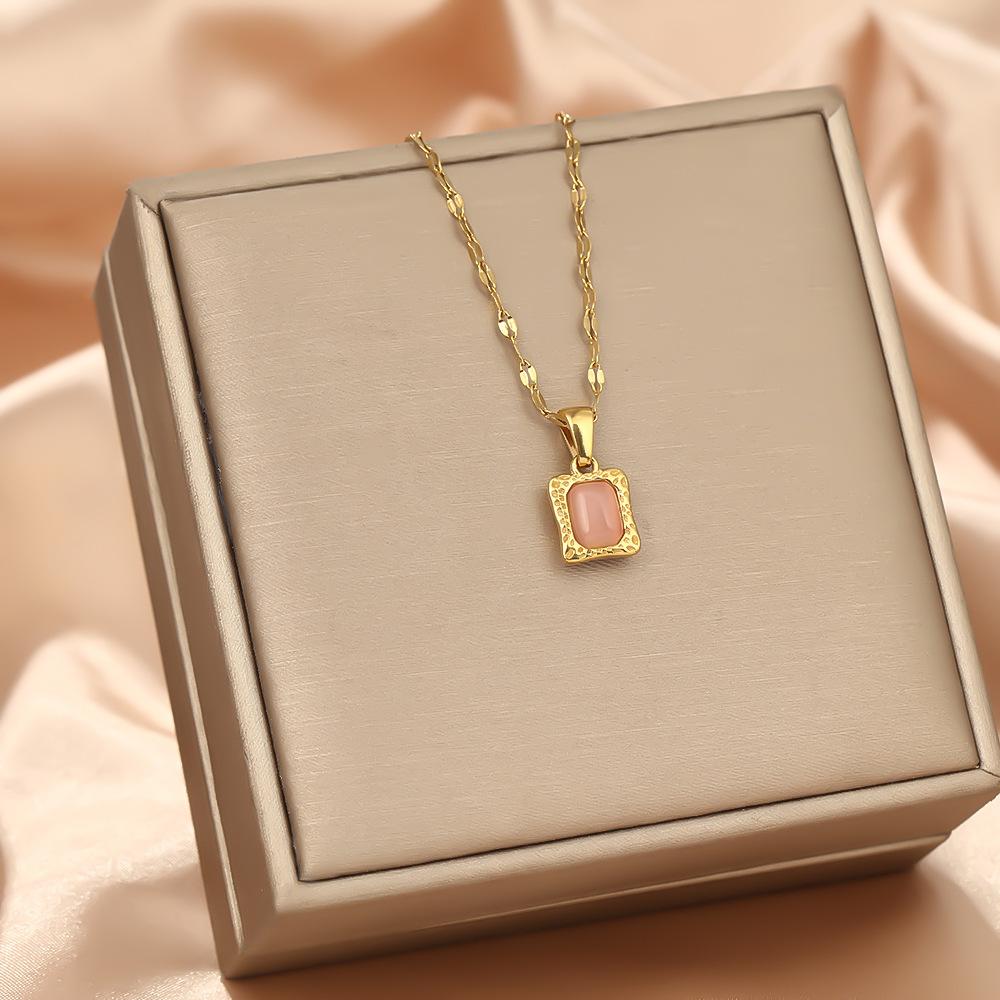 Luxury Fashion Natural Stone Square Pendant Necklace Women s Srainless Steel Gold Color Lip Chain Choker Geometric Shape Zircon 40-45 cm розовый
Luxury Fashion Natural Stone Square Pendant Necklace Women s Srainless Steel Gold Color Lip Chain Choker Geometric Shape Zircon 40-45 cm розовый