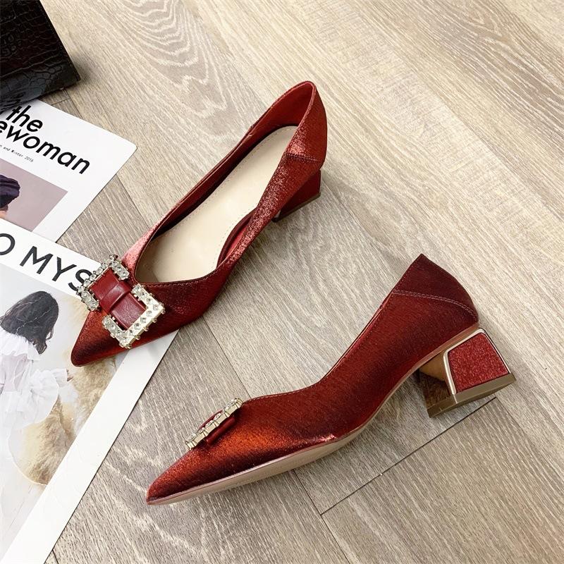 New pointed high heels women s metal buckle burgundy wedding shoes light mouth thick heel single shoes women 34 чорний
New pointed high heels women s metal buckle burgundy wedding shoes light mouth thick heel single shoes women 34 чорний