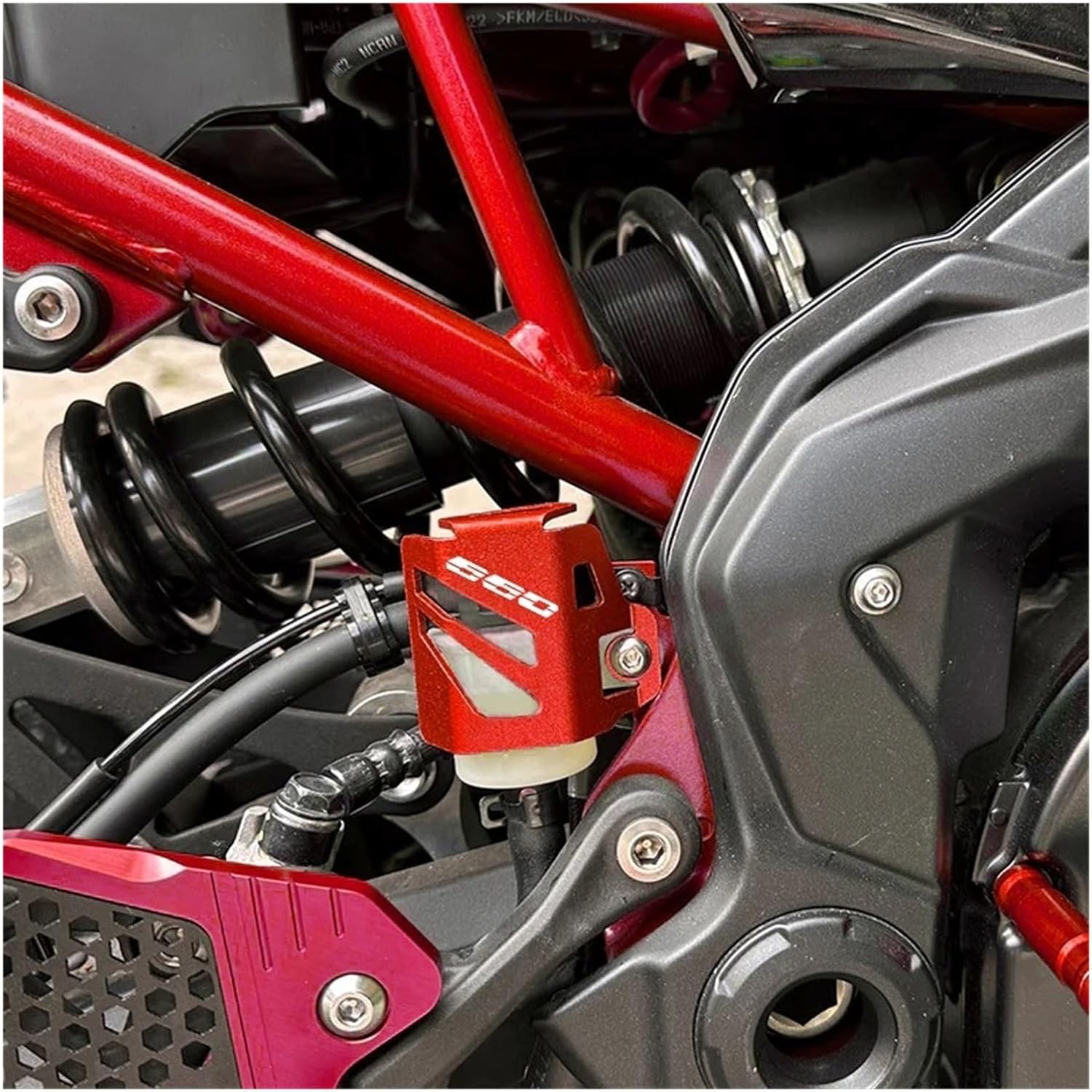 Совместимо с Triumph Trident 660 Trident660 2021-2023 CNC Задний Защитный кожух для тормозной жидкости Защитный кожух для масляного стакана Аксессуары(красный) красный
Совместимо с Triumph Trident 660 Trident660 2021-2023 CNC Задний Защитный кожух для тормозной жидкости Защитный кожух для масляного стакана Аксессуары(красный) красный