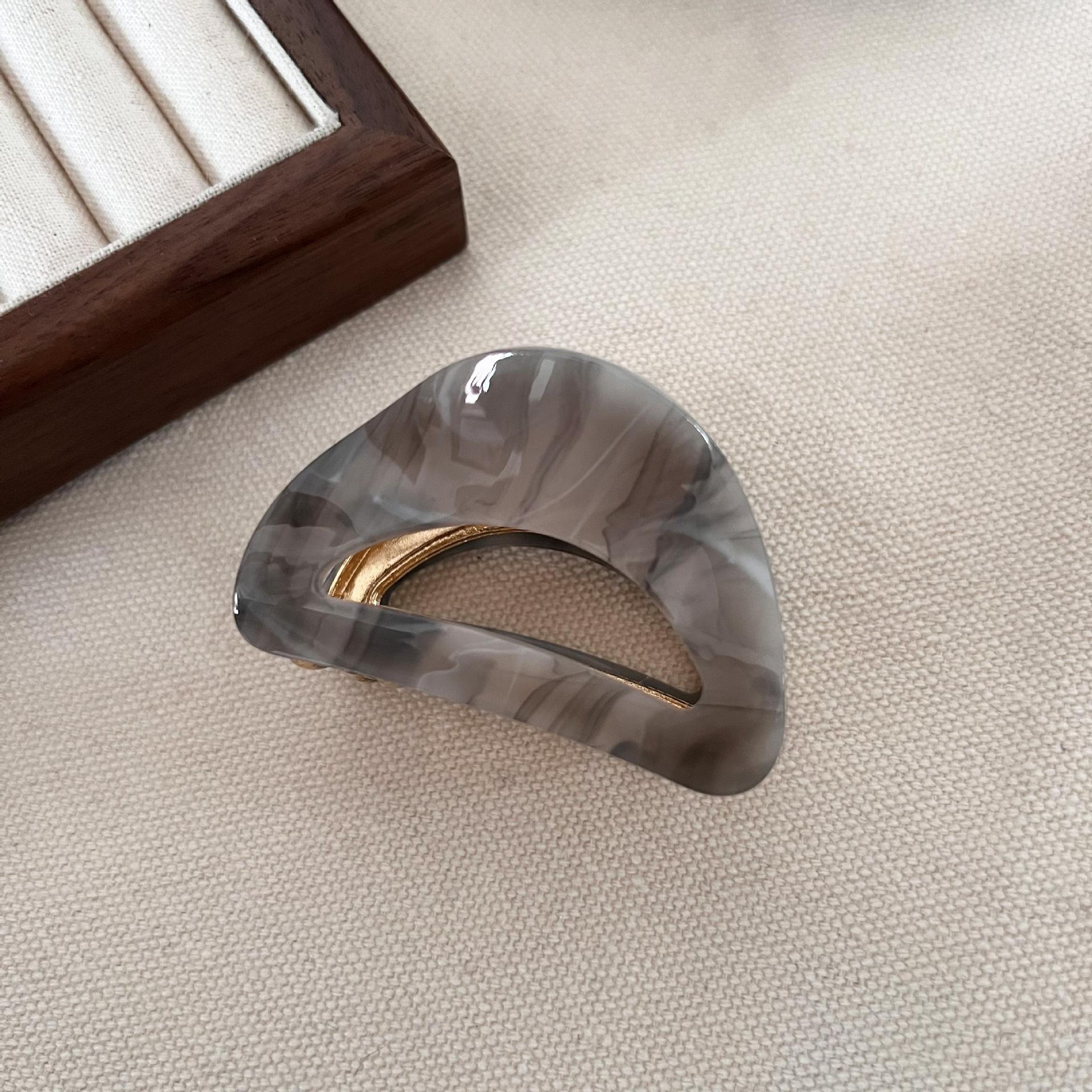 Acetate Patch Alloy Clip Medium Shark Clip Hair Clip Hair Accessory for Women with Updo Hair on The Back of The Head
Acetate Patch Alloy Clip Medium Shark Clip Hair Clip Hair Accessory for Women with Updo Hair on The Back of The Head