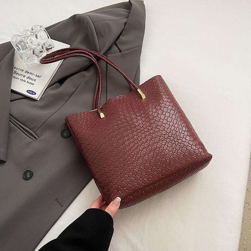 Взимку 2025 року, нова модна та універсальна ретро нішева жіноча сумка-тоут великої місткості через плече/кросбоді червоний
Взимку 2025 року, нова модна та універсальна ретро нішева жіноча сумка-тоут великої місткості через плече/кросбоді червоний