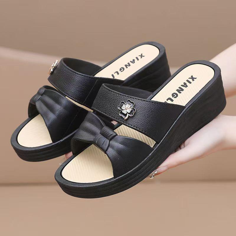 New women s wedge slippers, light, fashionable, non-slip and wear-resistant elegant medium slippers when going out at home 40 чёрный
New women s wedge slippers, light, fashionable, non-slip and wear-resistant elegant medium slippers when going out at home 40 чёрный
