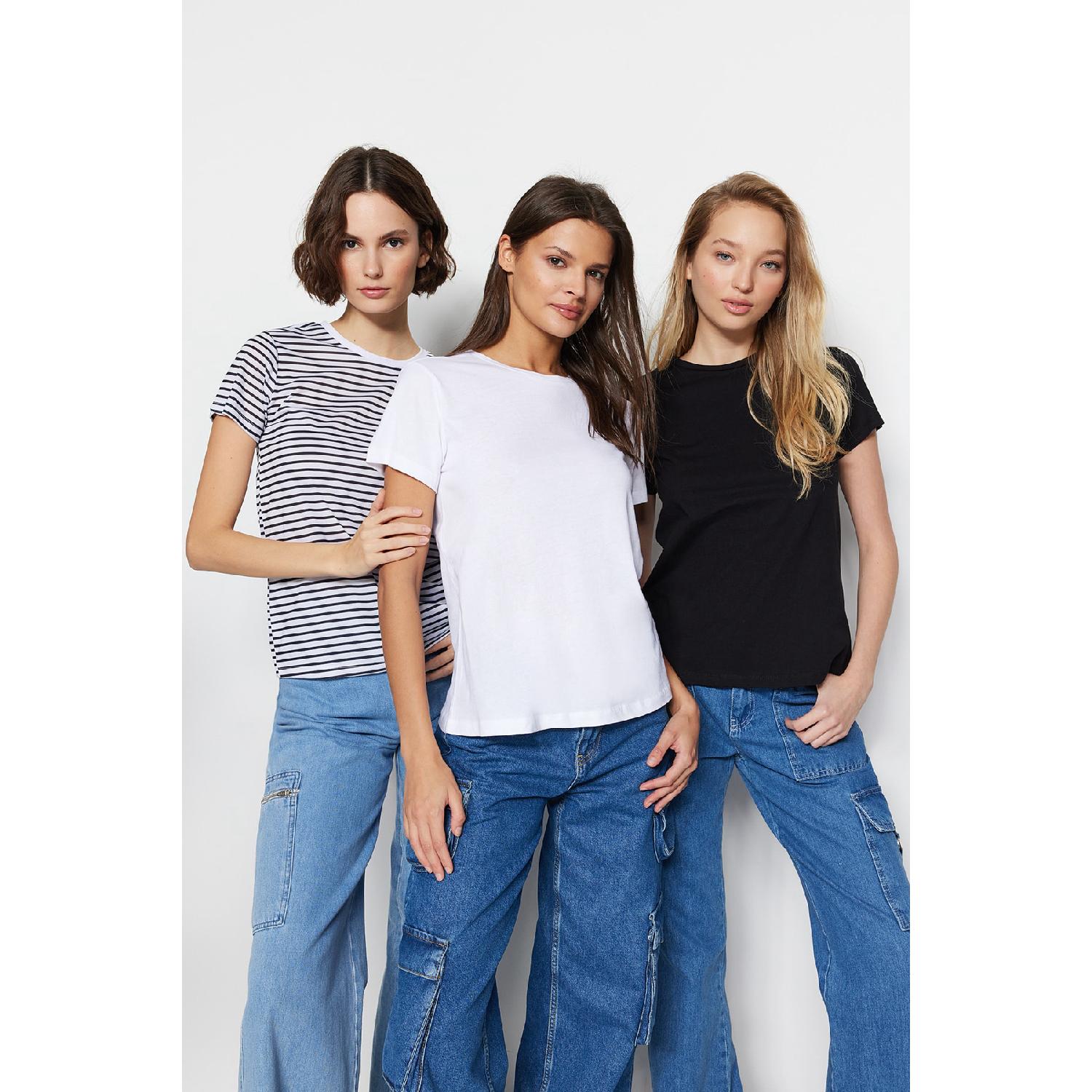 Черно-бело-черная полосатая трикотажная футболка Basic Cycling Collar Twoss20ts0146 XS чистый
Черно-бело-черная полосатая трикотажная футболка Basic Cycling Collar Twoss20ts0146 XS чистый