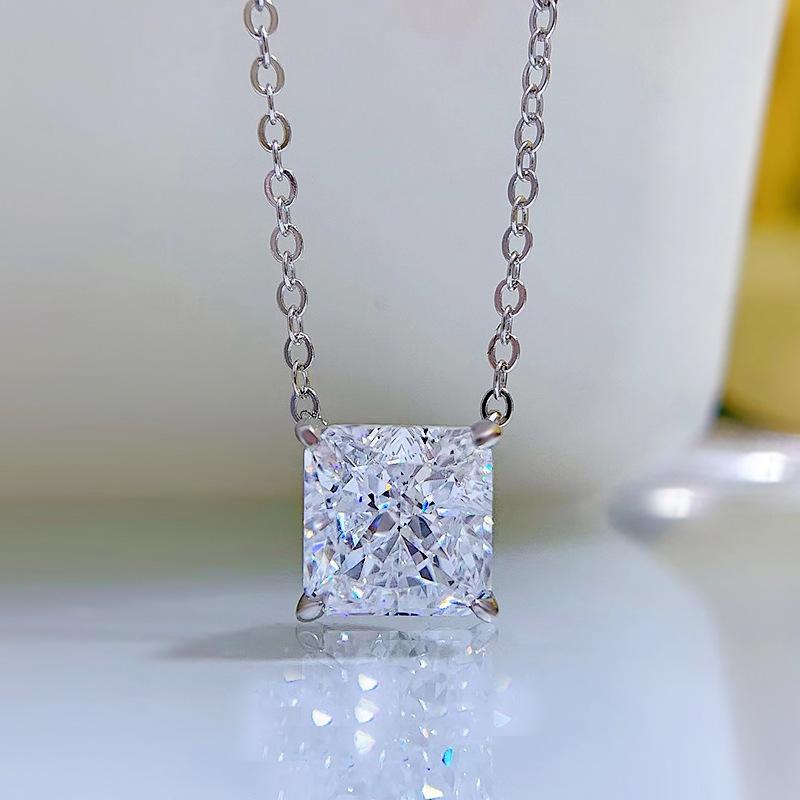 Hui Zhi Yi 2023 S925 Silver 4-Carat Radiant White Diamond Necklace S925 Silver платиновый
Hui Zhi Yi 2023 S925 Silver 4-Carat Radiant White Diamond Necklace S925 Silver платиновый