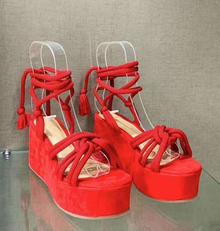Summer thick heel high heel open toe sandals women s shoes wedge heel cool boots large size 40-43 36 чёрный
Summer thick heel high heel open toe sandals women s shoes wedge heel cool boots large size 40-43 36 чёрный