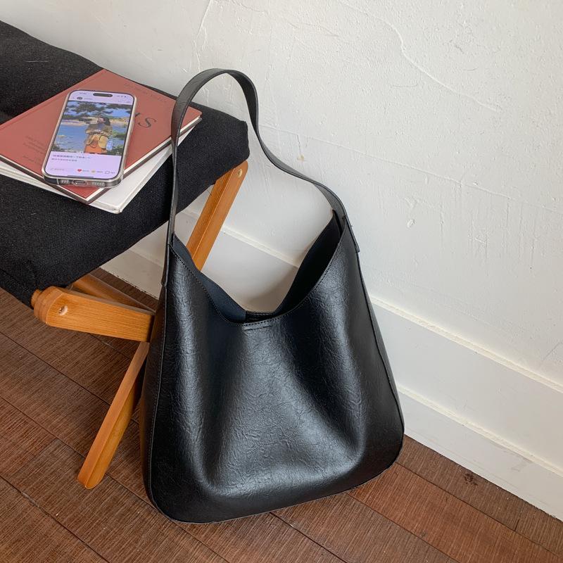 Премиальный сенс простая сумка для поездок модная повседневная наплечная сумка-багет женская 2025 ранняя осень новая однотонная сумка-тоут 33*9*26
Премиальный сенс простая сумка для поездок модная повседневная наплечная сумка-багет женская 2025 ранняя осень новая однотонная сумка-тоут 33*9*26