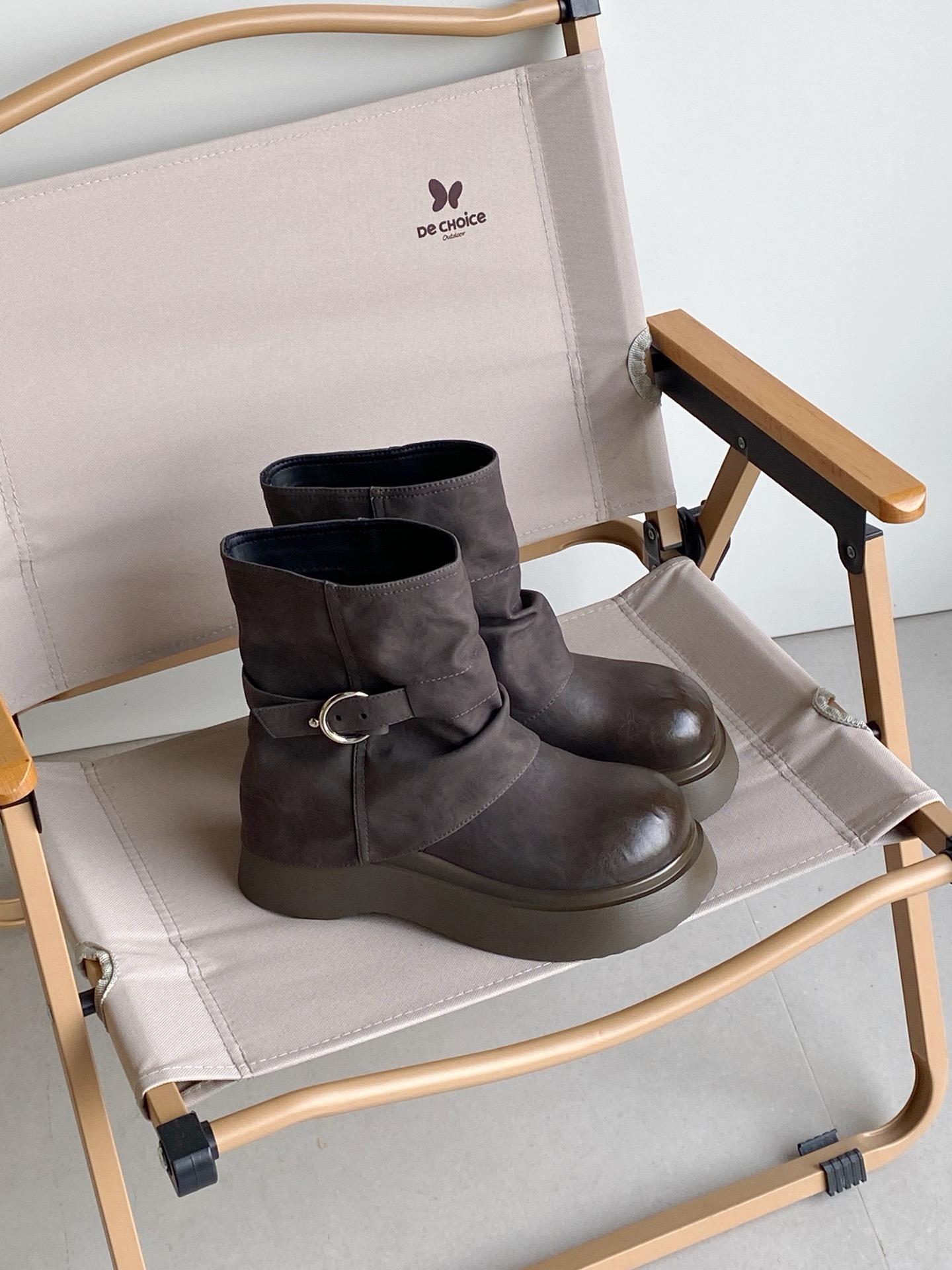 Модные ботинки на толстой подошве и полусапожки увеличивают внутреннюю высоту. Новинка осени 2025 года, женские универсальные полусапожки в корейском стиле, smal 40 темно-серого
Модные ботинки на толстой подошве и полусапожки увеличивают внутреннюю высоту. Новинка осени 2025 года, женские универсальные полусапожки в корейском стиле, smal 40 темно-серого