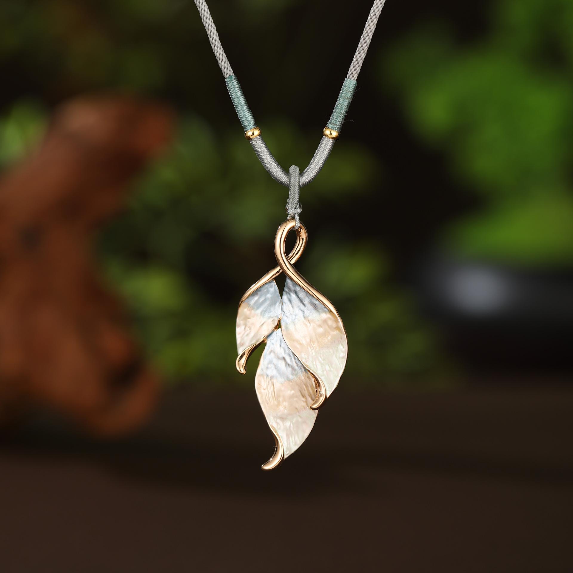 Новый эмалевый цвет неправильной формы лист плетеная веревка длинная подвеска женское ретро высококлассное лист длинное ожерелье
Новый эмалевый цвет неправильной формы лист плетеная веревка длинная подвеска женское ретро высококлассное лист длинное ожерелье