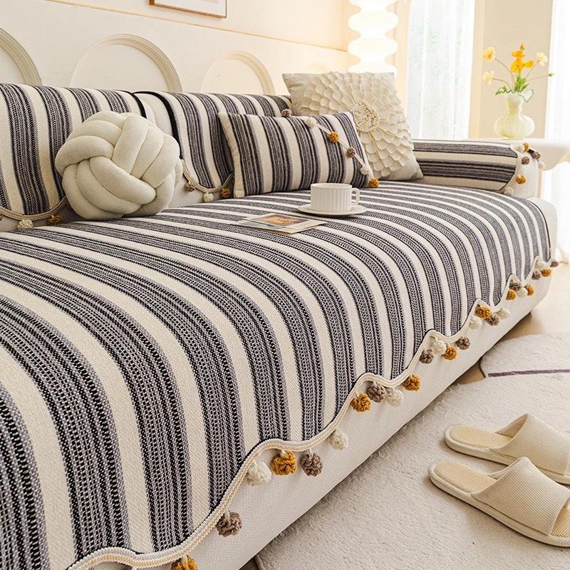 Chenier retro non-slip seat cushion French light luxury sofa cushion new wear-resistant anti-cat scratch sofa cover cloth towel 70*70cm
Chenier retro non-slip seat cushion French light luxury sofa cushion new wear-resistant anti-cat scratch sofa cover cloth towel 70*70cm