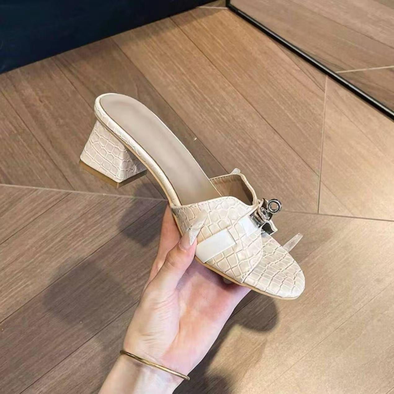 Premium crocodile pattern white high-heeled cool slippers women s 2025 summer open-toed versatile gold buckle one-word thick-heeled sandals 40 абрикосовый
Premium crocodile pattern white high-heeled cool slippers women s 2025 summer open-toed versatile gold buckle one-word thick-heeled sandals 40 абрикосовый