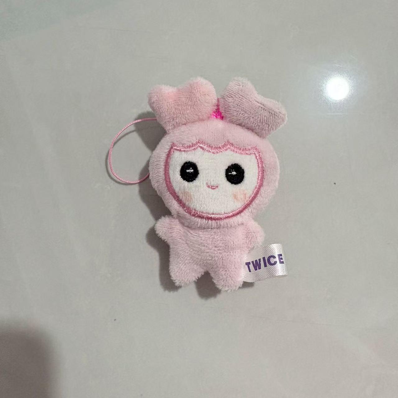 В наявності: TWICE Pop-up Милий Плюшевий M Пак Чі Хьо Квасові Очі Squeak + Washable Tag
В наявності: TWICE Pop-up Милий Плюшевий M Пак Чі Хьо Квасові Очі Squeak + Washable Tag