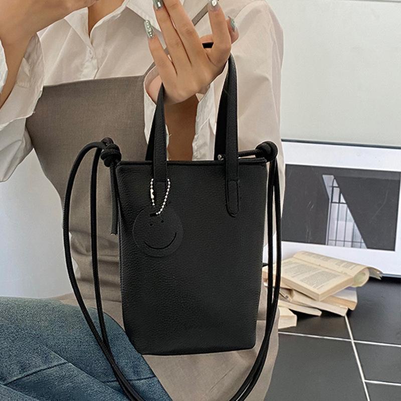 ins trendy cartoon portable bucket bag women s 2025 new shoulder messenger bag high-end casual women s bag синій
ins trendy cartoon portable bucket bag women s 2025 new shoulder messenger bag high-end casual women s bag синій