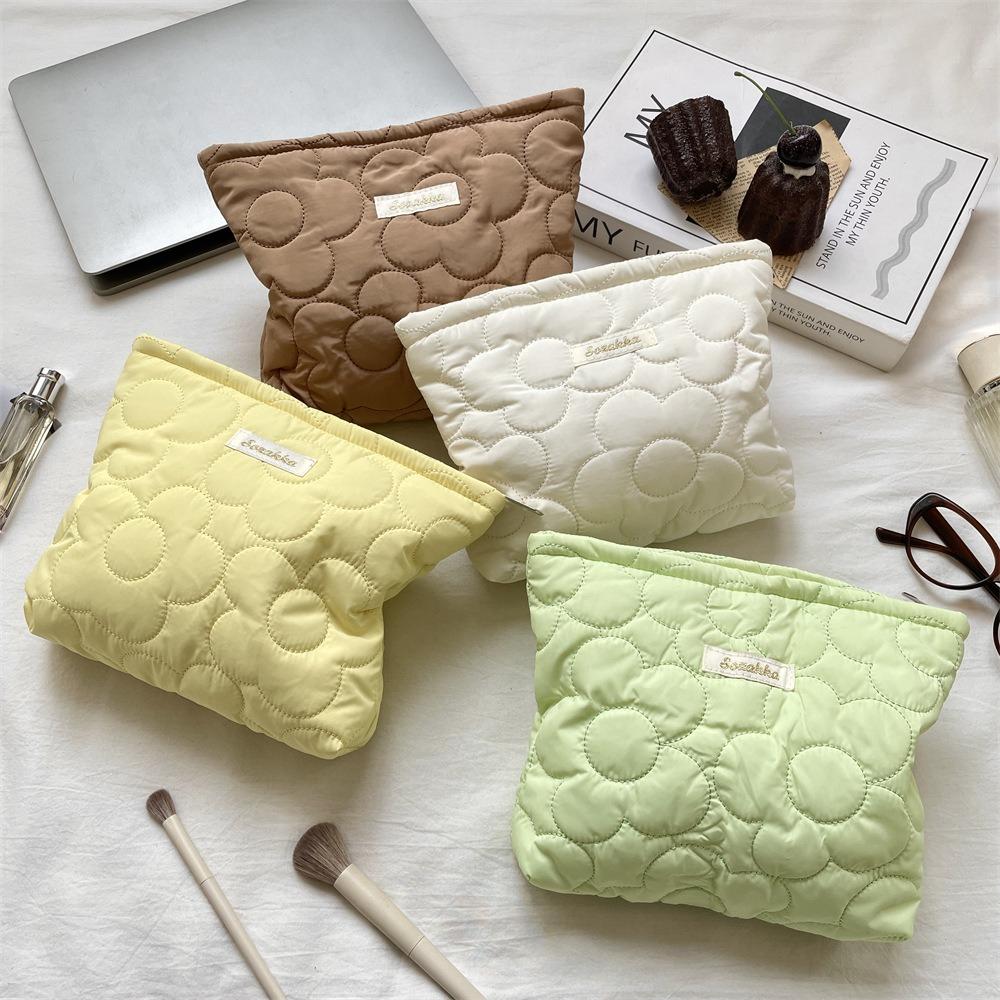 Macaron Color Flower Quilted Makeup Bag for Women Femal Soft CottonPadded Large Capacity Portable Cosmetic Organizer Pouch
Macaron Color Flower Quilted Makeup Bag for Women Femal Soft CottonPadded Large Capacity Portable Cosmetic Organizer Pouch