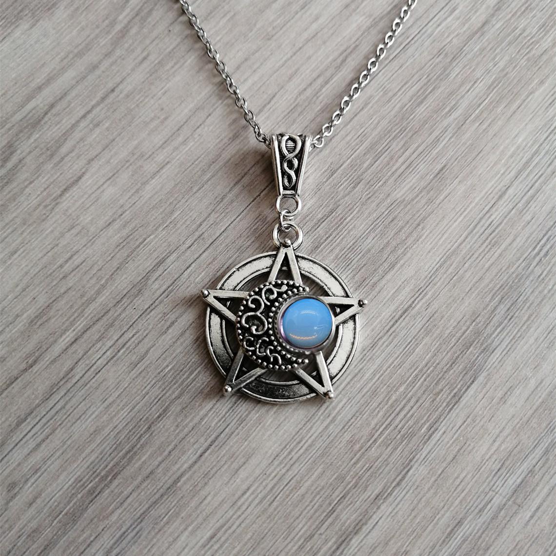 Charm Gothic Silver Color Five-pointed Star Hollowed-out Crescent Purple Crystal Pendant Necklace for Women Halloween Jewelry синий
Charm Gothic Silver Color Five-pointed Star Hollowed-out Crescent Purple Crystal Pendant Necklace for Women Halloween Jewelry синий