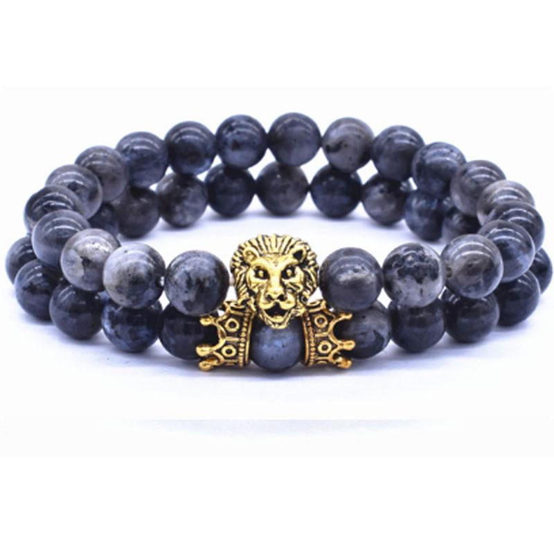 Винтажный браслет-шарм «Голова льва и корона» 2022 года с бусинами из лавового камня 8 мм
Винтажный браслет-шарм «Голова льва и корона» 2022 года с бусинами из лавового камня 8 мм