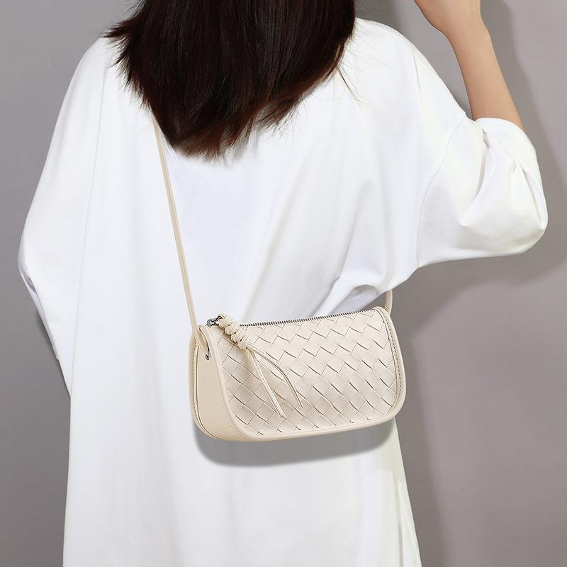 Bag new women s bag summer fashion versatile messenger bag small bag high-end single shoulder woven pillow bag
Bag new women s bag summer fashion versatile messenger bag small bag high-end single shoulder woven pillow bag