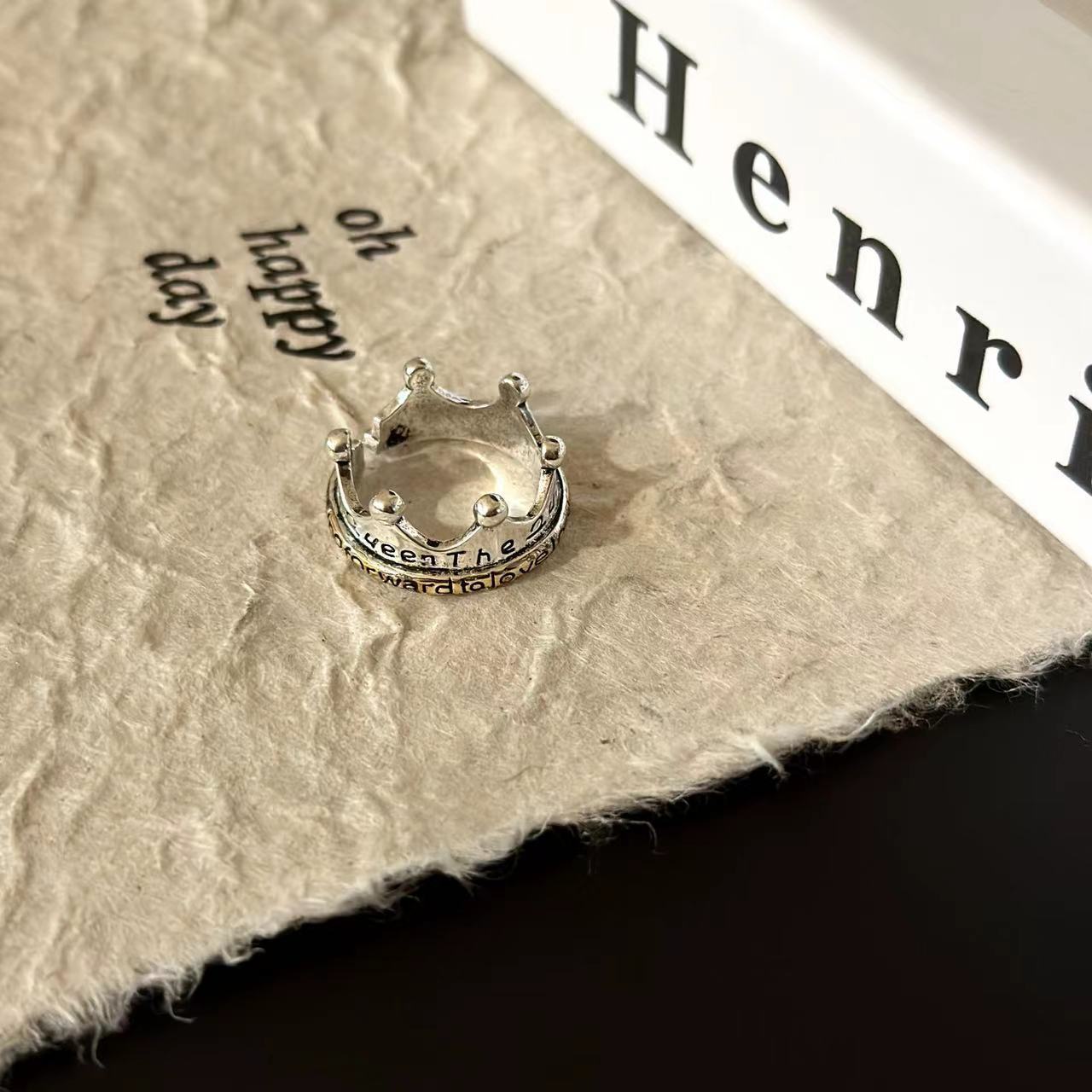 Ретро кольцо-корона для мужчин и женщин, двухцветное, в стиле панк-готика, регулируемое открытое кольцо, ручной работы, дизайнерское, с цирконом, унисекс аксессуар, подарок любви resizable
Ретро кольцо-корона для мужчин и женщин, двухцветное, в стиле панк-готика, регулируемое открытое кольцо, ручной работы, дизайнерское, с цирконом, унисекс аксессуар, подарок любви resizable