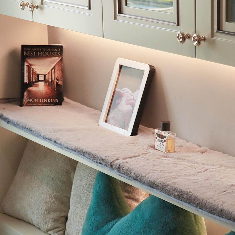 Faux Rabbit Fur Plush Mat - Desk, Dressing Table, Window Display, Shelf, Cabinet, or Bedside Foot Mat 30x30cm
Faux Rabbit Fur Plush Mat - Desk, Dressing Table, Window Display, Shelf, Cabinet, or Bedside Foot Mat 30x30cm