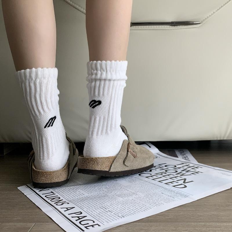 Men s Autumn and Winter Towels Followed By W Letter Long Pile Cotton Socks 1 pair
Men s Autumn and Winter Towels Followed By W Letter Long Pile Cotton Socks 1 pair