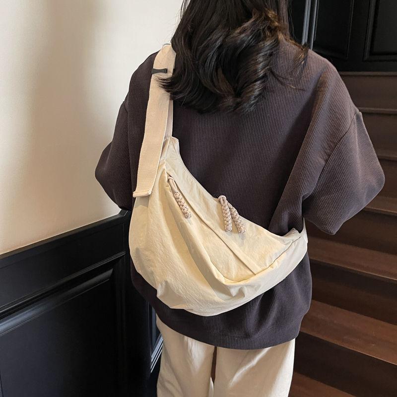 Durable Nylon Fabric Shoulder Bag High Capacity Women s Crossbody Messenger Bag Stylish Leisure Hobo Handbag for Everyday Use
Durable Nylon Fabric Shoulder Bag High Capacity Women s Crossbody Messenger Bag Stylish Leisure Hobo Handbag for Everyday Use
