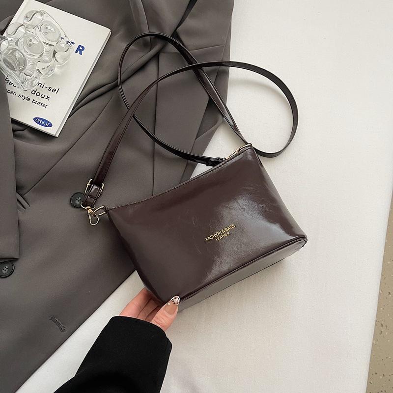 Niche design small square bag women s 2025 spring and summer new simple foreign style messenger bag popular retro commuter shoulder bag
Niche design small square bag women s 2025 spring and summer new simple foreign style messenger bag popular retro commuter shoulder bag