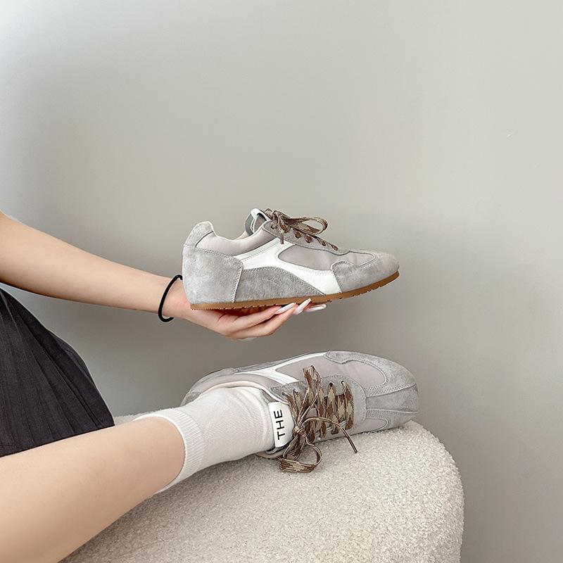 New inner heightening strap thick baseplate shoes 2025 spring and autumn red leather German training shoes square head soft sole Forrest Gump shoes 40
New inner heightening strap thick baseplate shoes 2025 spring and autumn red leather German training shoes square head soft sole Forrest Gump shoes 40