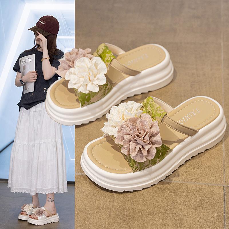 Slippers women s large size thick bottom new outer wear word summer beach flowers 2025 sandals soft bottom 34 бежевый
Slippers women s large size thick bottom new outer wear word summer beach flowers 2025 sandals soft bottom 34 бежевый