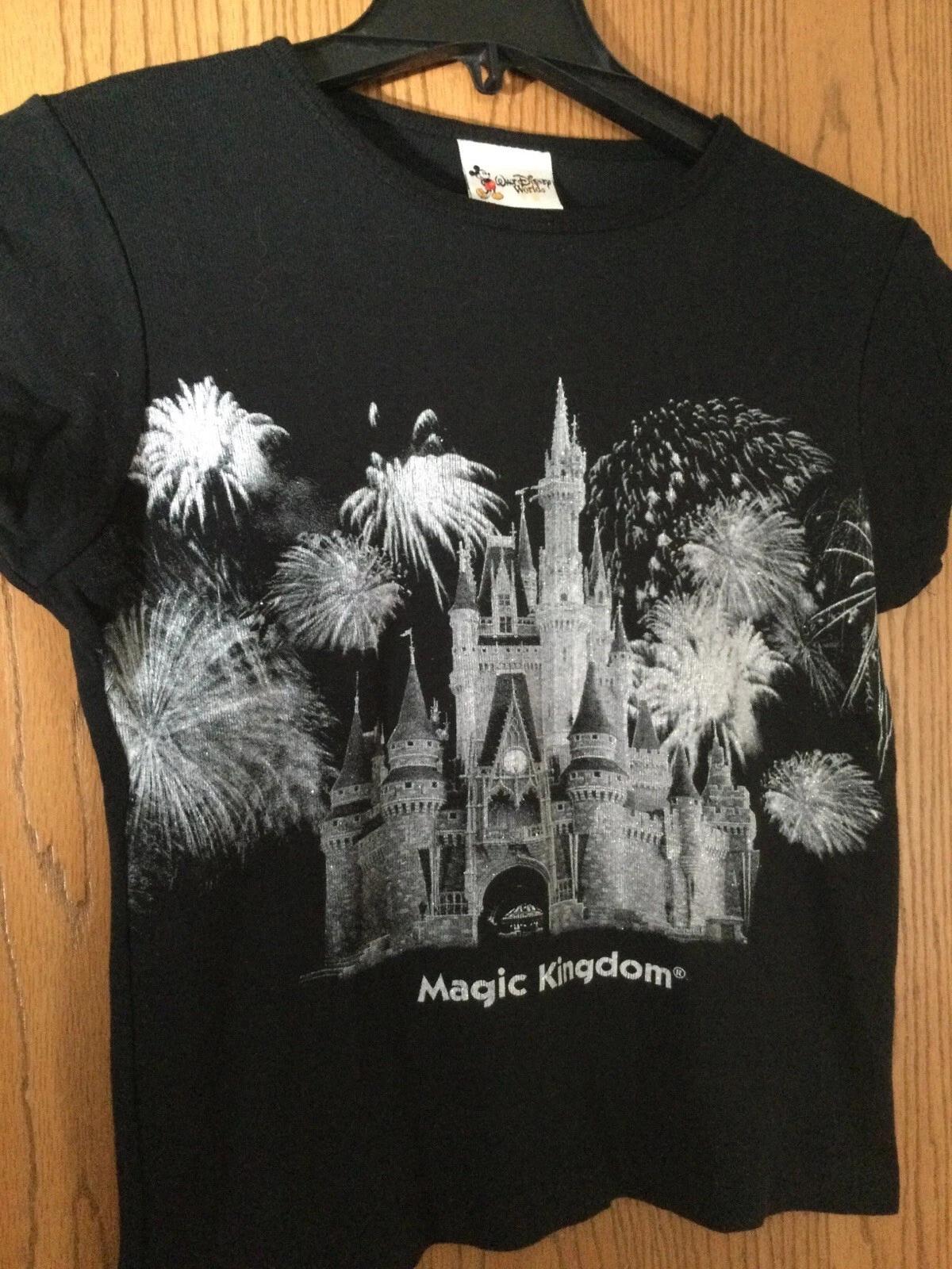 Magic Kingdom - Black Shirt - Female Junior - L. M
Magic Kingdom - Black Shirt - Female Junior - L. M