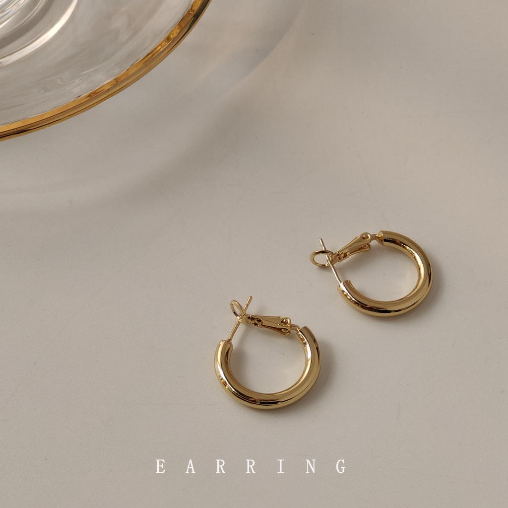 Bright eyes S needle metal small earrings cold trend Korean Internet celebrity simple earrings earrings manufacturer
Bright eyes S needle metal small earrings cold trend Korean Internet celebrity simple earrings earrings manufacturer