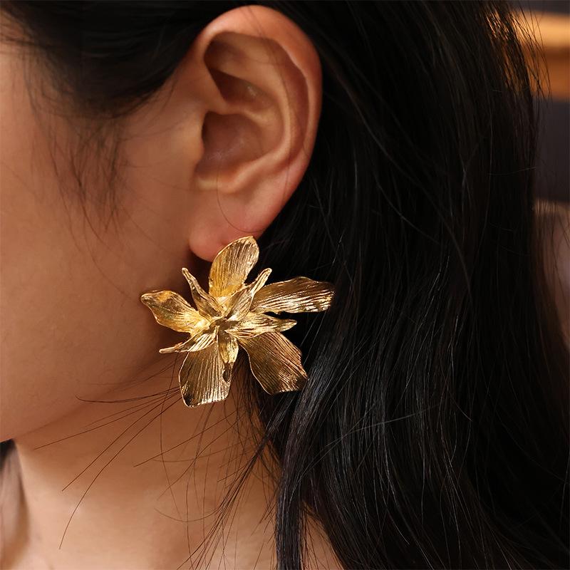 European & American Geometric Layered Petal Earrings - Light Luxury Fashion
European & American Geometric Layered Petal Earrings - Light Luxury Fashion