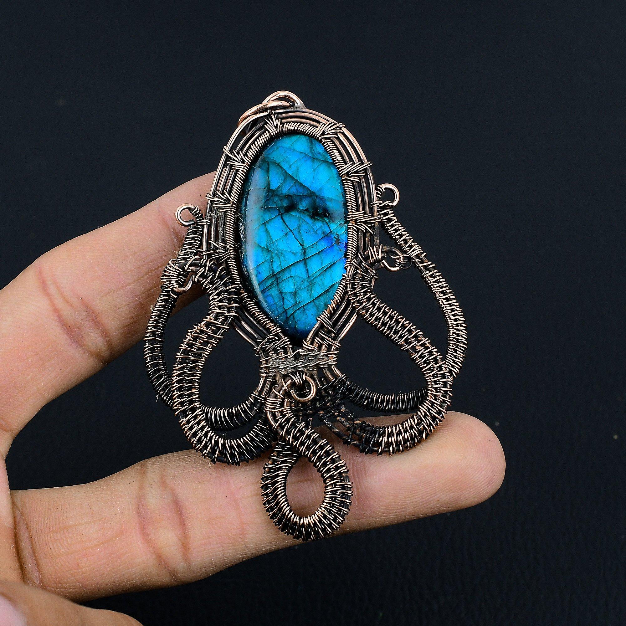 Подвеска из лабрадорита, Подвеска ручной работы, обернутая медной проволокой 999 пробы, Антикварное украшение, Для подарка, Серебряное украшение 2.55 Inches
Подвеска из лабрадорита, Подвеска ручной работы, обернутая медной проволокой 999 пробы, Антикварное украшение, Для подарка, Серебряное украшение 2.55 Inches