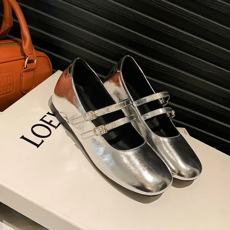 Shei Su Yinyin Christmas prelude, маленькая ароматная пряжка от ветра, кожаный толстый каблук, Mary Jane, увеличивающие рост туфли-лодочки, женские туфли для поездок на работу 32 серебряный
Shei Su Yinyin Christmas prelude, маленькая ароматная пряжка от ветра, кожаный толстый каблук, Mary Jane, увеличивающие рост туфли-лодочки, женские туфли для поездок на работу 32 серебряный