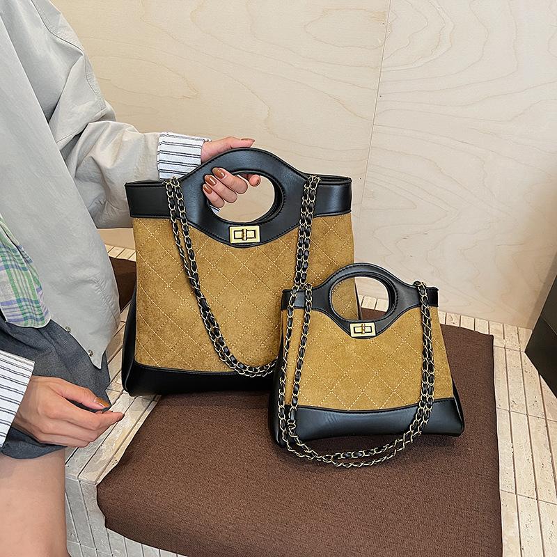 Small fragrance style lingge handbag large bag shoulder armpit bag 2025 new women s bag versatile chain crossbody bag trend Small коричневий
Small fragrance style lingge handbag large bag shoulder armpit bag 2025 new women s bag versatile chain crossbody bag trend Small коричневий
