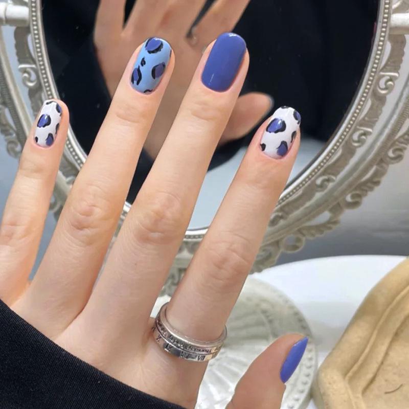Летние сине-белые съемные наклейки для коротких ногтей Blue and White Leopard Print with Glue
Летние сине-белые съемные наклейки для коротких ногтей Blue and White Leopard Print with Glue