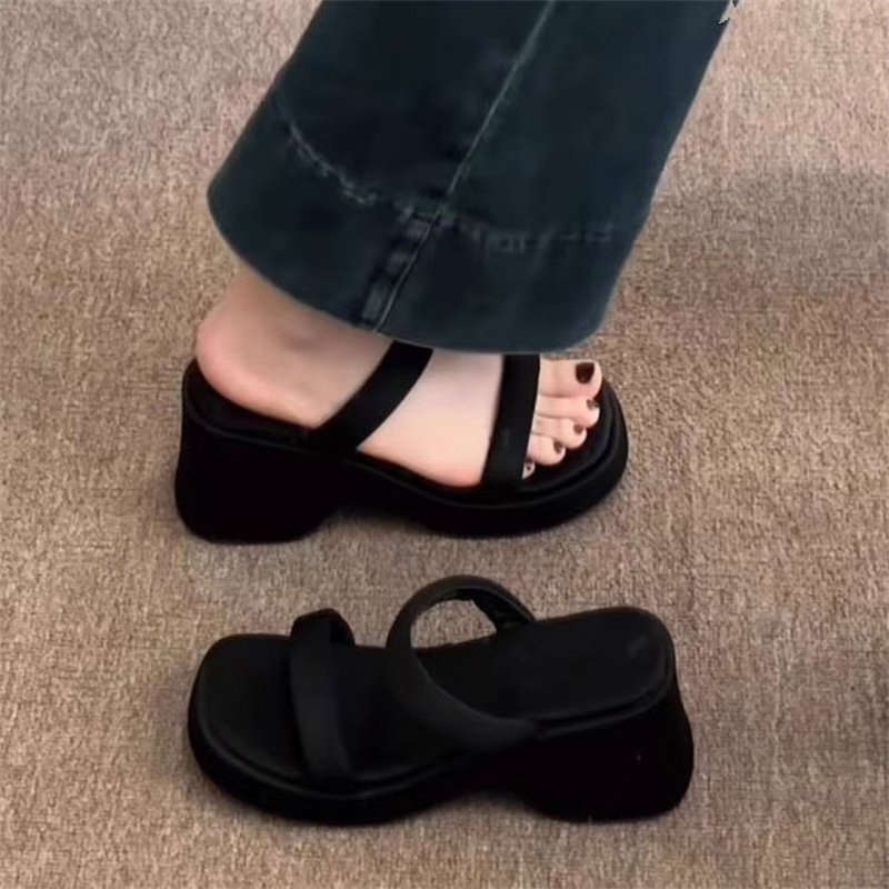 Fashion super fire one-word drag beautiful cool slippers women s summer wear 2025 new slope heel thick-soled slippers 35
Fashion super fire one-word drag beautiful cool slippers women s summer wear 2025 new slope heel thick-soled slippers 35