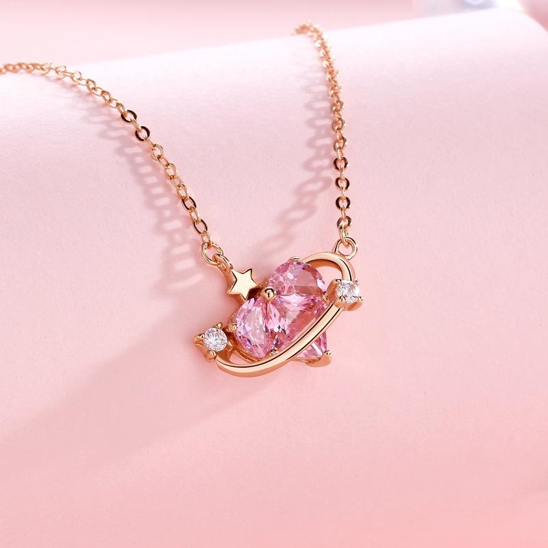 Love Planet Necklace Women s Korean Romance Niche Light Luxury Pink Diamond Love Three-dimensional Premium Sense Necklace
Love Planet Necklace Women s Korean Romance Niche Light Luxury Pink Diamond Love Three-dimensional Premium Sense Necklace