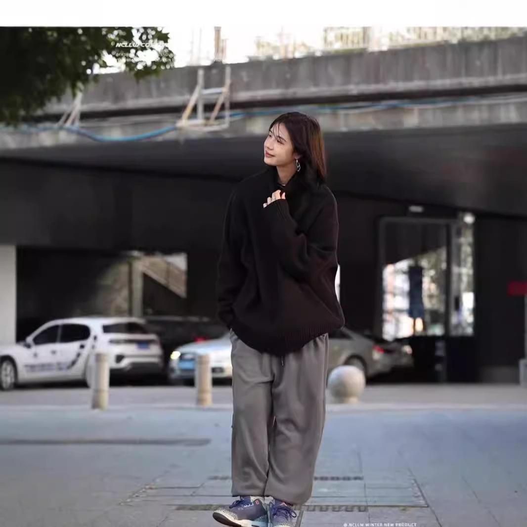 Women s Retro Loose Knit Turtleneck Sweater - Solid Color, Long Sleeve, Slimming, Versatile, Couple Style. M
Women s Retro Loose Knit Turtleneck Sweater - Solid Color, Long Sleeve, Slimming, Versatile, Couple Style. M