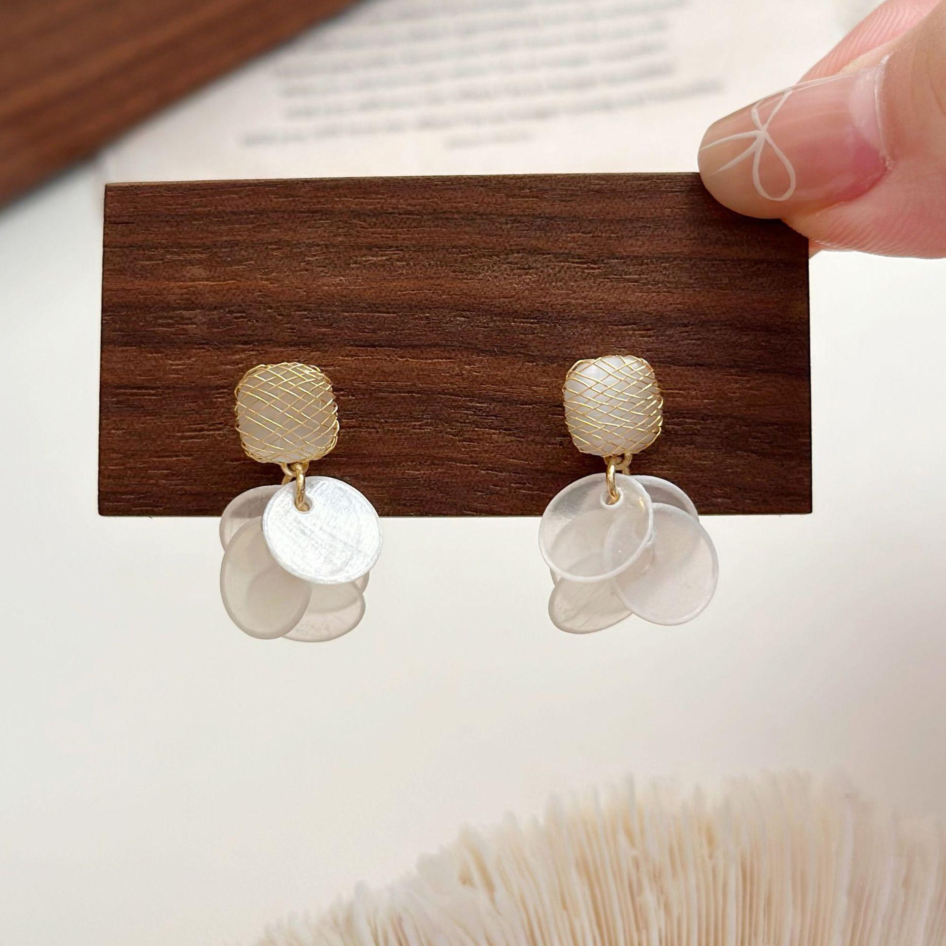 Opal Round Shell Tassel Earrings for Women Korean Small Fresh Simple Earrings Fashion Versatile Earrings for Women
Opal Round Shell Tassel Earrings for Women Korean Small Fresh Simple Earrings Fashion Versatile Earrings for Women