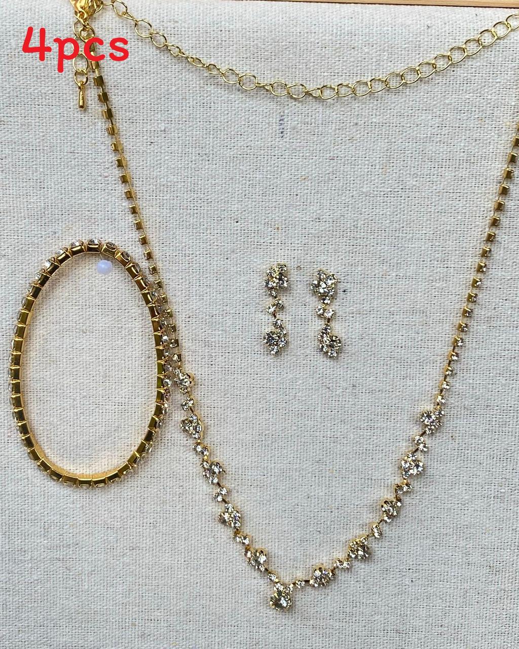 Edition Diamond Jewelry Set With Alloy Necklace Earrings And Bracelet For Women
Edition Diamond Jewelry Set With Alloy Necklace Earrings And Bracelet For Women