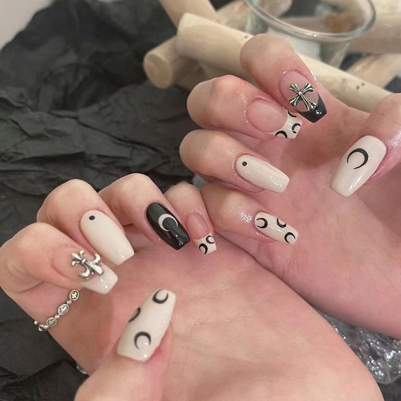 Sweet & Cool Spicy Girl Black & White Chrome Heart Nail Art Stickers Glue Version
Sweet & Cool Spicy Girl Black & White Chrome Heart Nail Art Stickers Glue Version