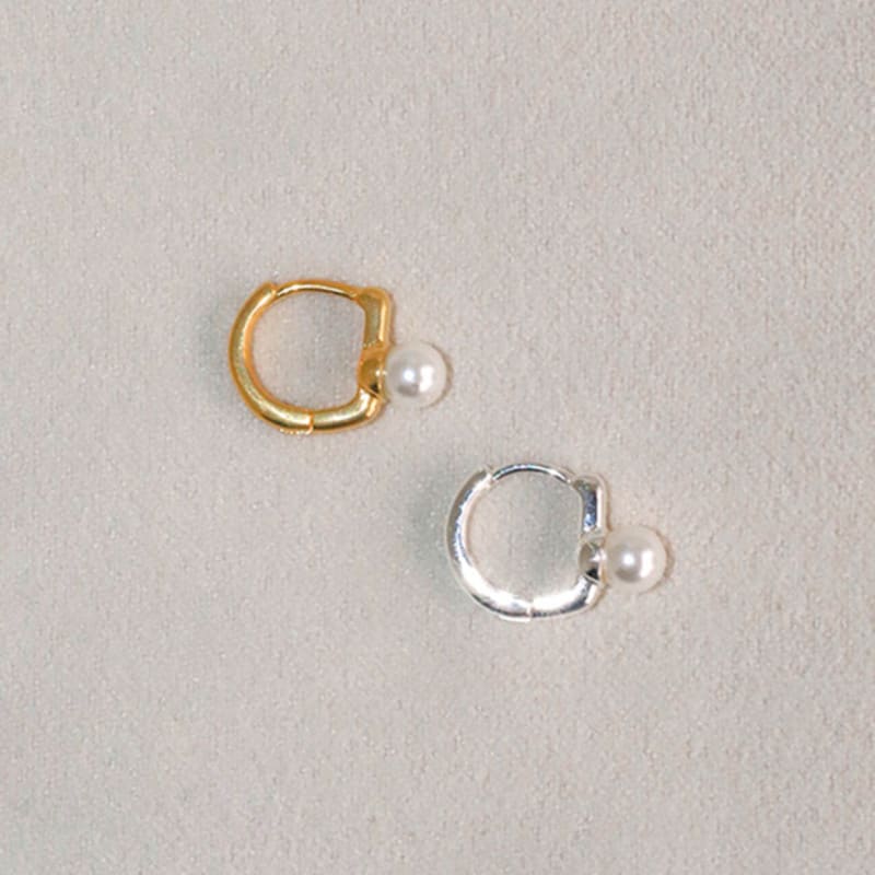 modernlike 14k gold-filled silver stick pearl one-touch earrings Yellow Gold
modernlike 14k gold-filled silver stick pearl one-touch earrings Yellow Gold