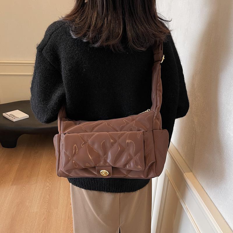 Niche fashion messenger bag women s 2025 new fashion saddle bag casual diamond armpit bag 36*12*20 темно-коричневого
Niche fashion messenger bag women s 2025 new fashion saddle bag casual diamond armpit bag 36*12*20 темно-коричневого