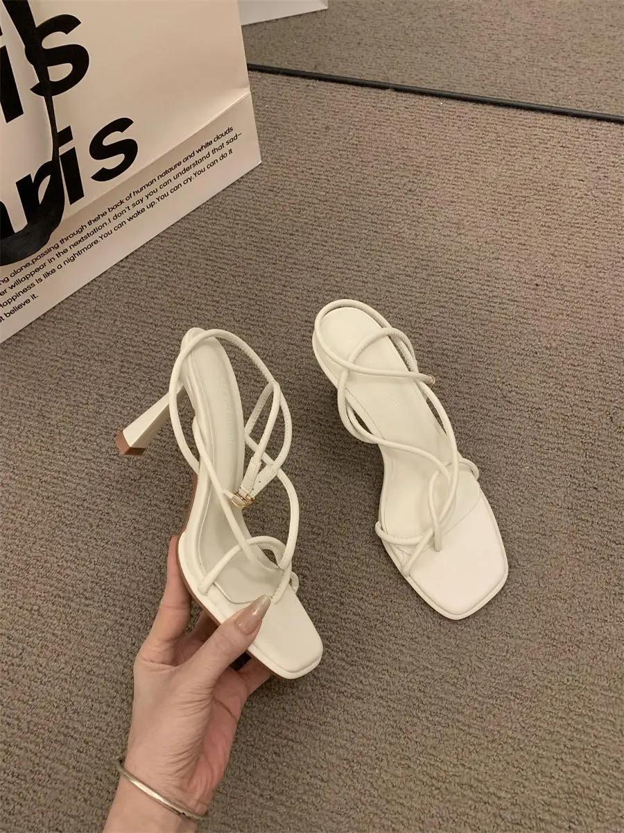 Women s fashion sandals square head fine heel ankle buckle strap open toe high heels soft bottom temperament strap Roman shoes 35 бежевий
Women s fashion sandals square head fine heel ankle buckle strap open toe high heels soft bottom temperament strap Roman shoes 35 бежевий